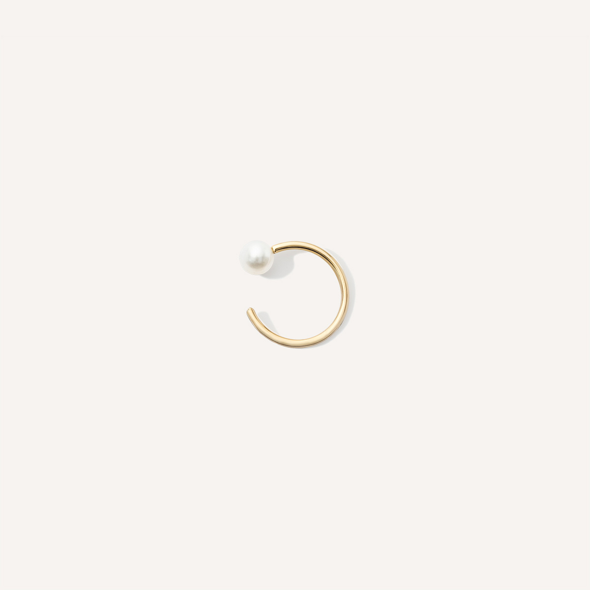 ear cuff com pérola em ouro 18k