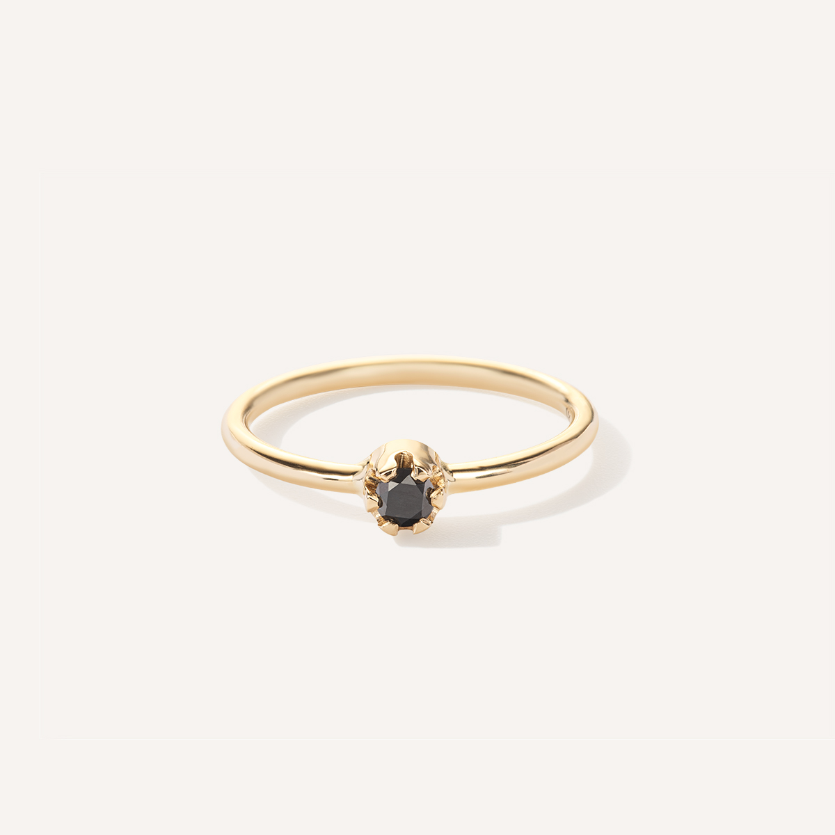 anel solitário de noivado minimalista de ouro 18k com diamante negro feito à mão