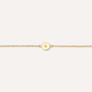 pulseira com plaquinha redonda feita à mão em ouro 18k com letra gravada