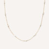 choker minimalista feita à mão em ouro 18k com pequenas pérolas em torno de toda a corrente