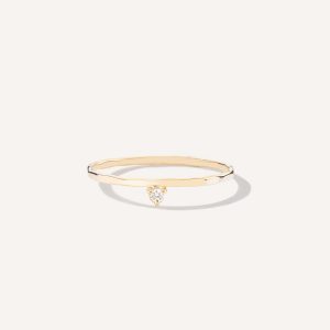 Anel martelado em ouro 18k com diamante minimalista para noivado