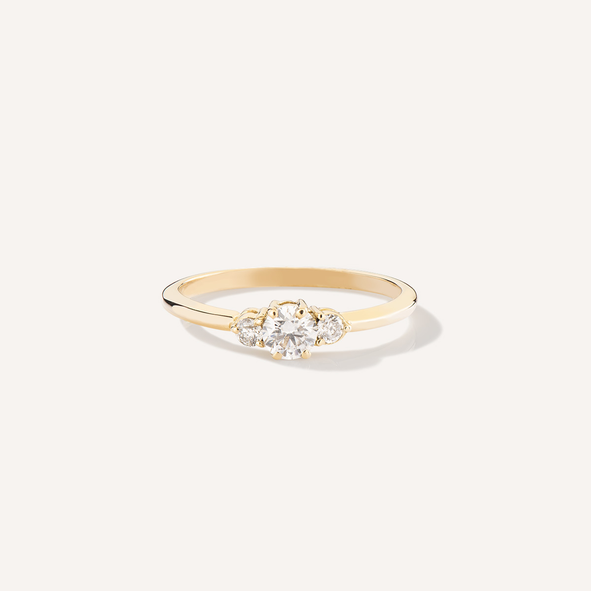 Anel de noivado em ouro 18k com diamante de 18p minimalista feito a mão