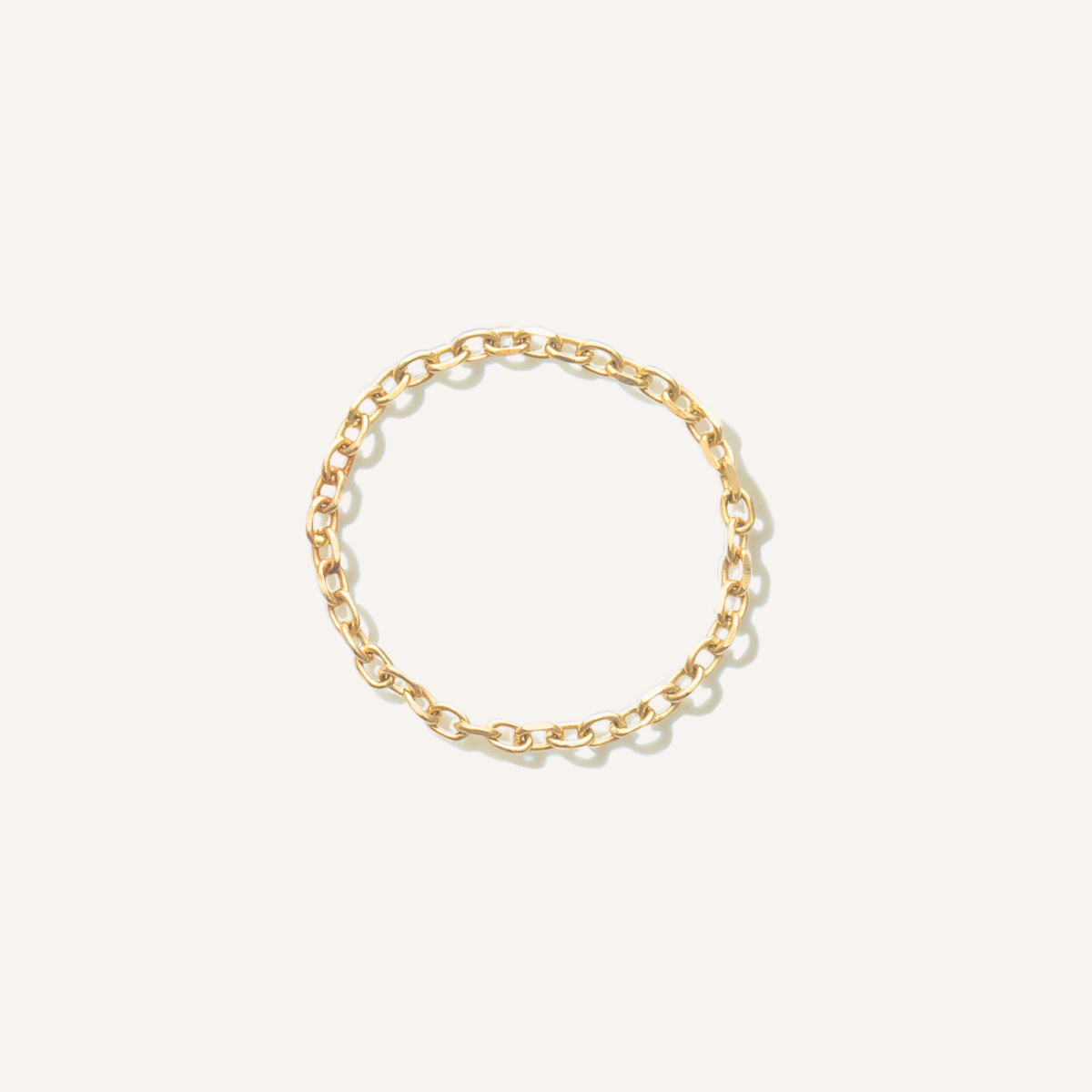 Anel minimalista feito a mão com corrente em ouro 18k