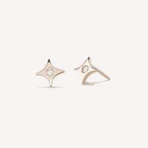 brinco em formato de estrela feito a mão em ouro 18k com diamante no centro
