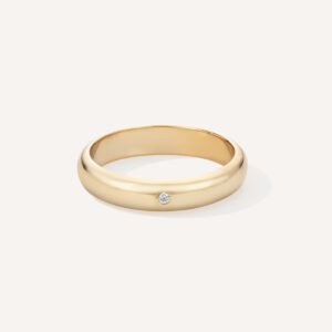 aliança de aro arredondado minimalista feita a mão em ouro 18k com diamantes para casamentos