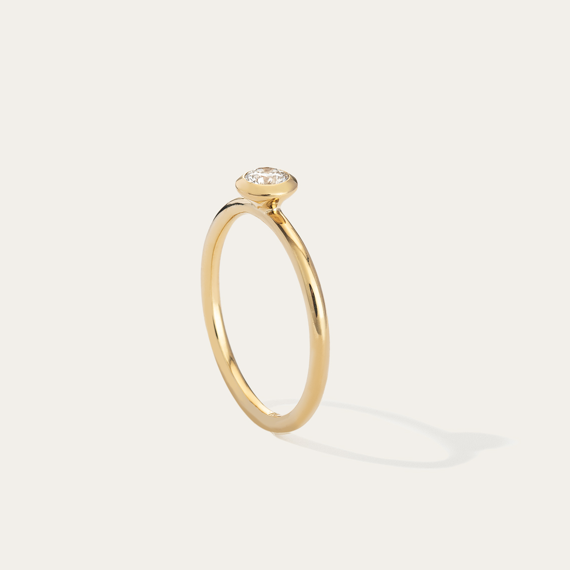 anel solitário em ouro champagne 18k com diamante de 0,30ct