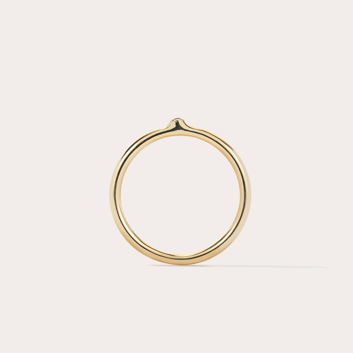 anel solitário minimalista feito à mão em ouro 18k com diamante para noivado