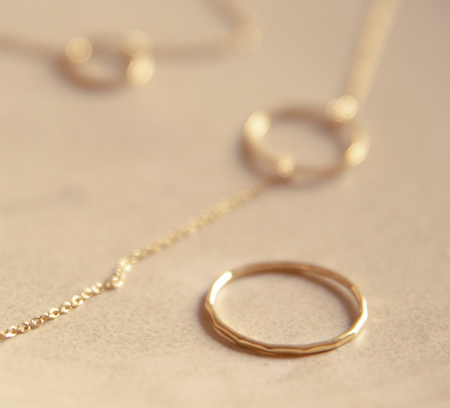 joias minimalistas feitas à mão em ouro 18k