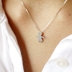 Colar minimalista representando filha feito a mão em ouro 18k com corrente veneziana e diamante
