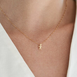 Colar minimalista representando filho feito a mão em ouro 18k com corrente veneziana e diamante