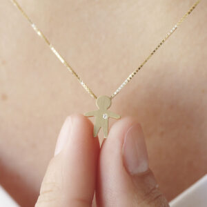 Colar minimalista representando filho feito a mão em ouro 18k com corrente veneziana e diamante