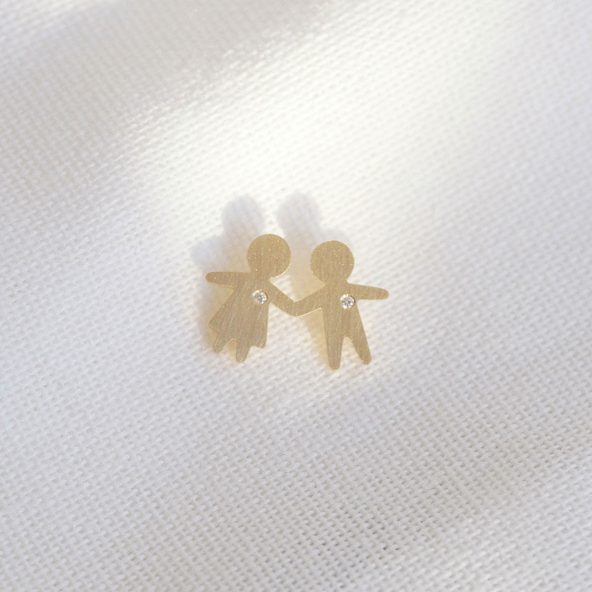 pingente filho e filha em ouro 18k com diamantes