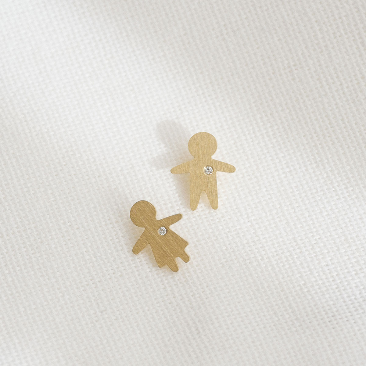 pingentes minimalistas de filho e filha em ouro 18k com diamante