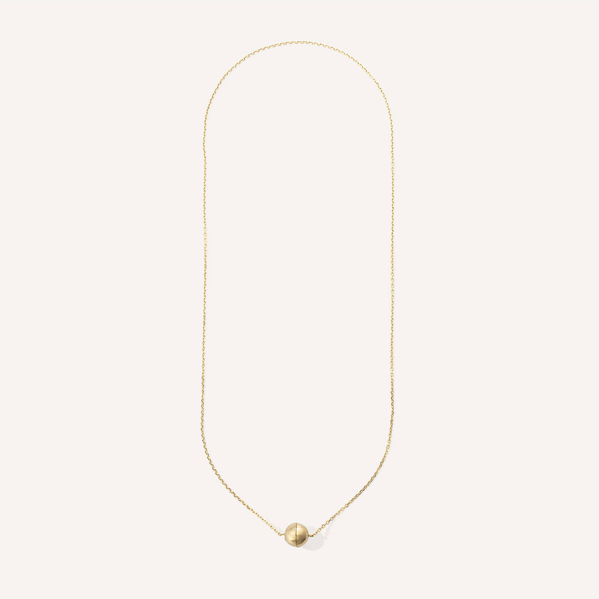 colar minimalista feito a mão em ouro amarelo 18k com fecho magnético em formato de esfera