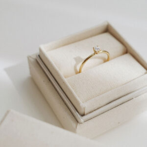 anel de noivado em ouro 18k com diamante