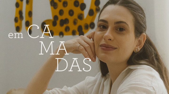Natalia Maestrello na série Em Camadas da Liê Joias, usando brincos de ouro 18k.