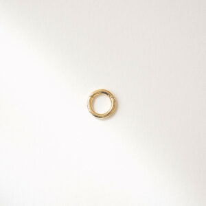 Porta pingente redondo em ouro 18k.