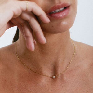 Colar delicado em ouro 18k com diamante lapidação gota vestido.