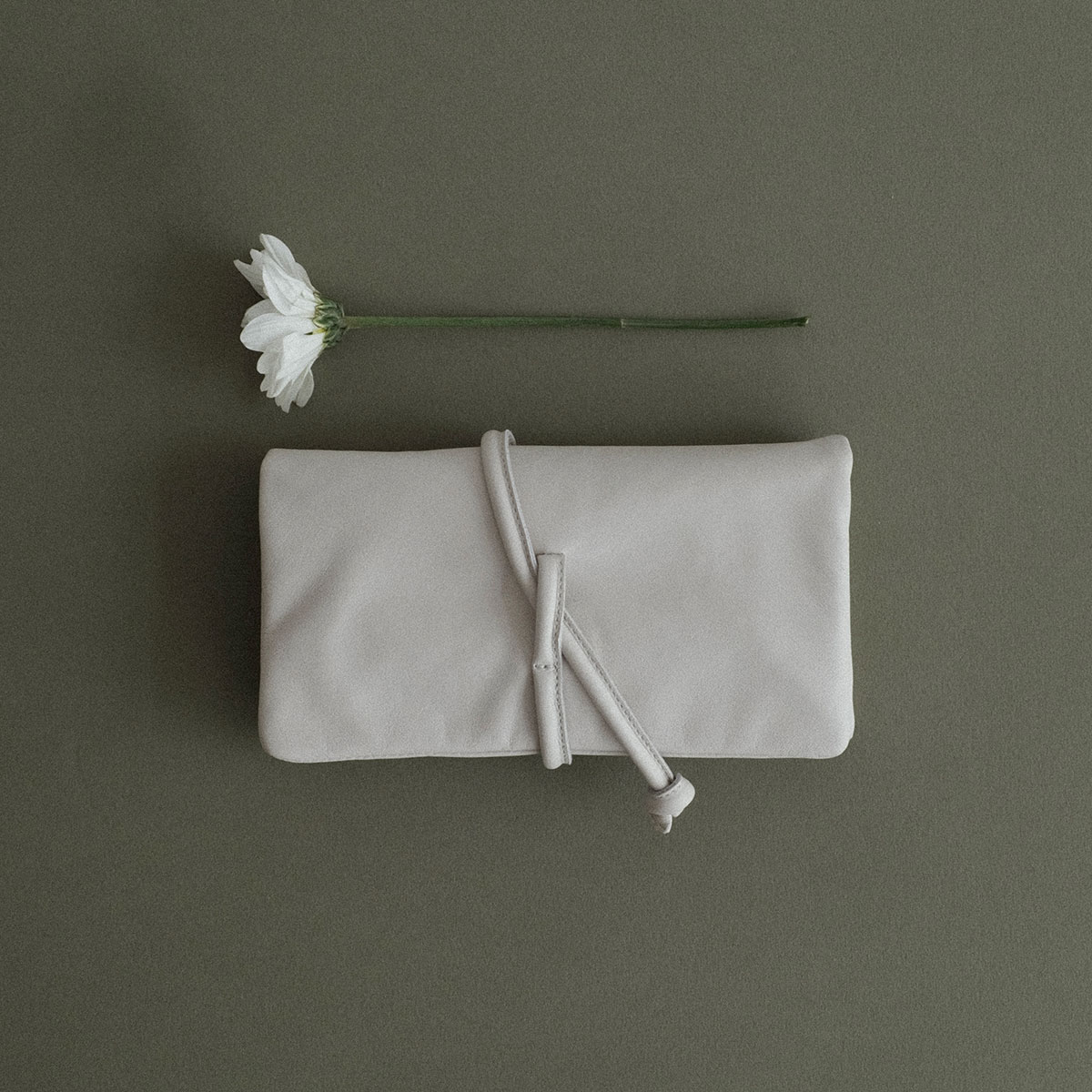 porta joias pequeno em couro off white feito à mão
