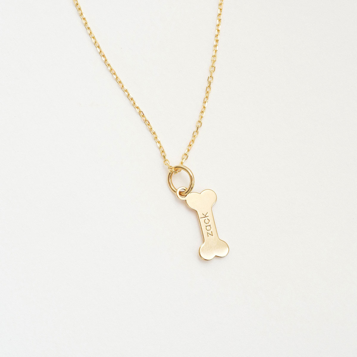 colar de ouro 18k ossinho de cachorro com gravação do nome do pet minimalista