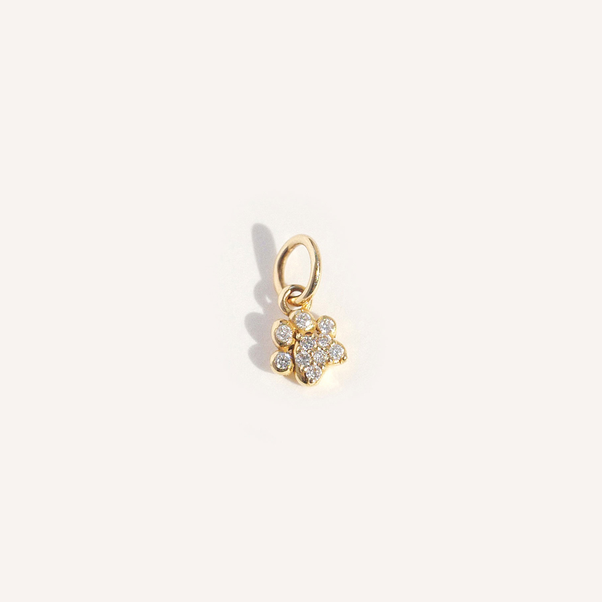 pingente de ouro 18k patinha de gato com brilhantes minimalista