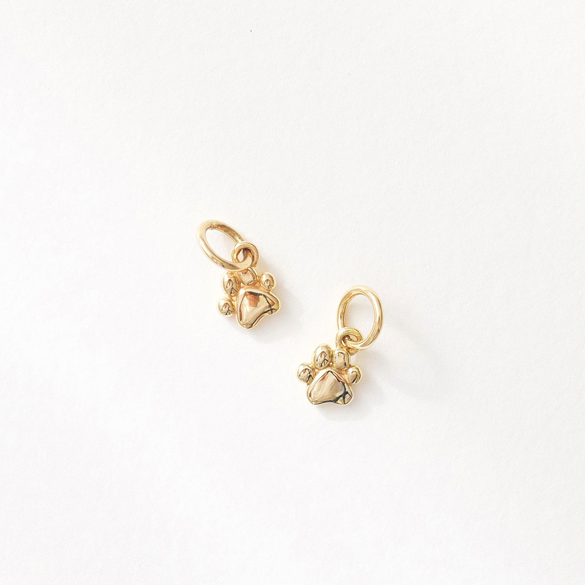 pingente patinha de cachorro ouro 18k delicado e minimalista