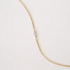 Close da pulseira em ouro amarelo 18k com diamante lapidação navete.
