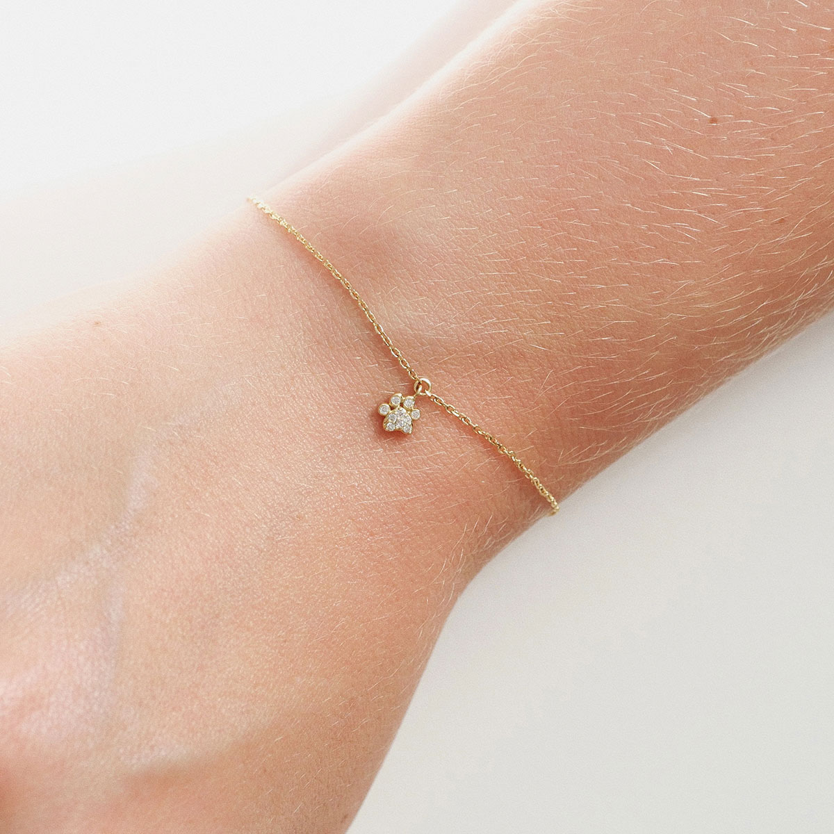 pulseira em ouro 18k com patinha de gato com diamantes