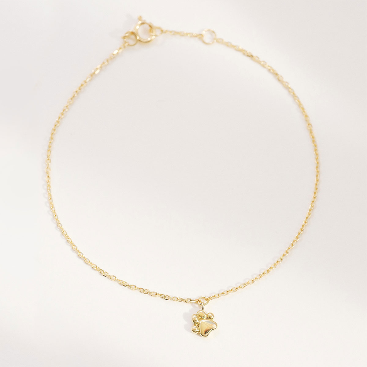 pulseira com patinha de cachorro em ouro 18k minimalista