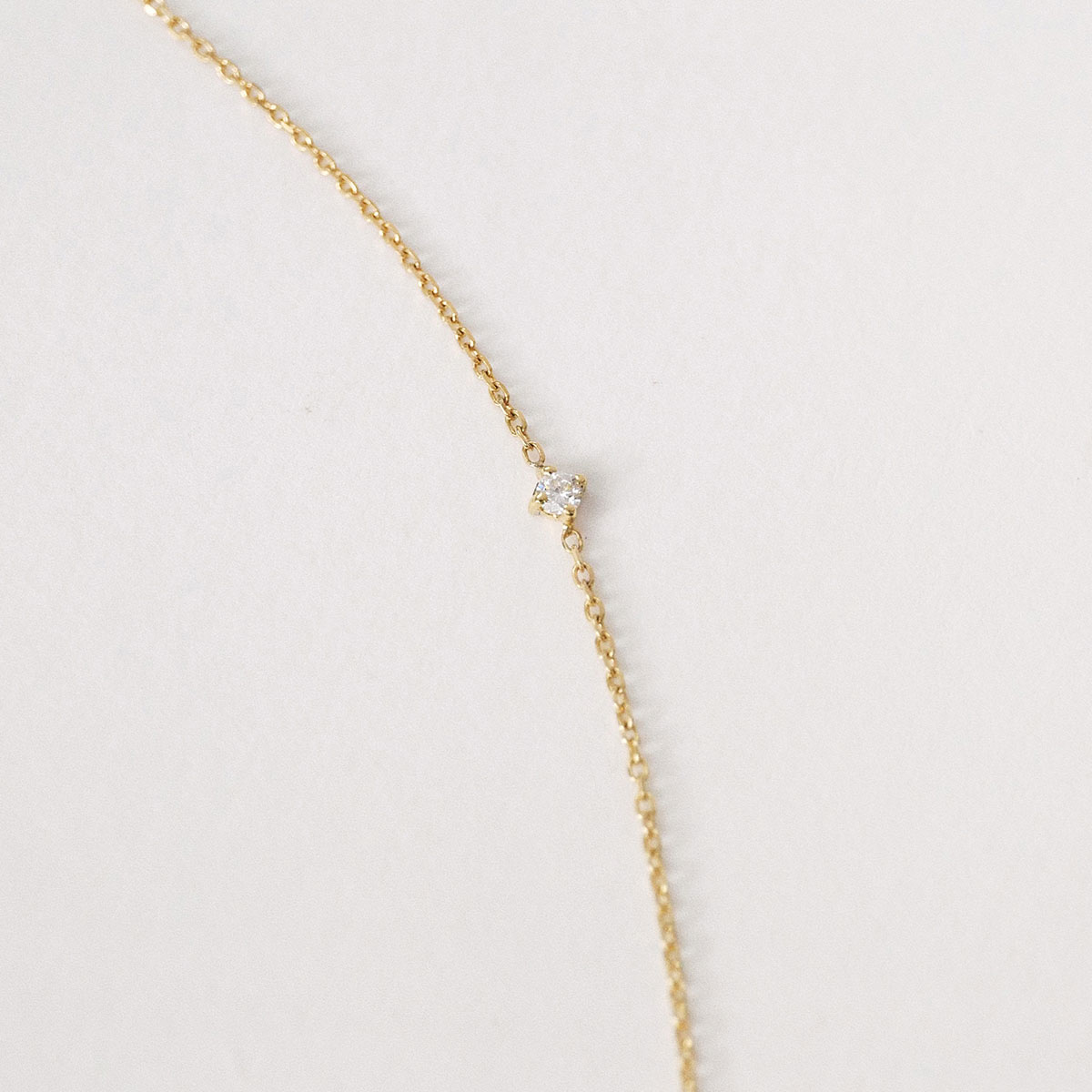 Pulseira em ouro amarelo 18k com diamante de 5 pontos.