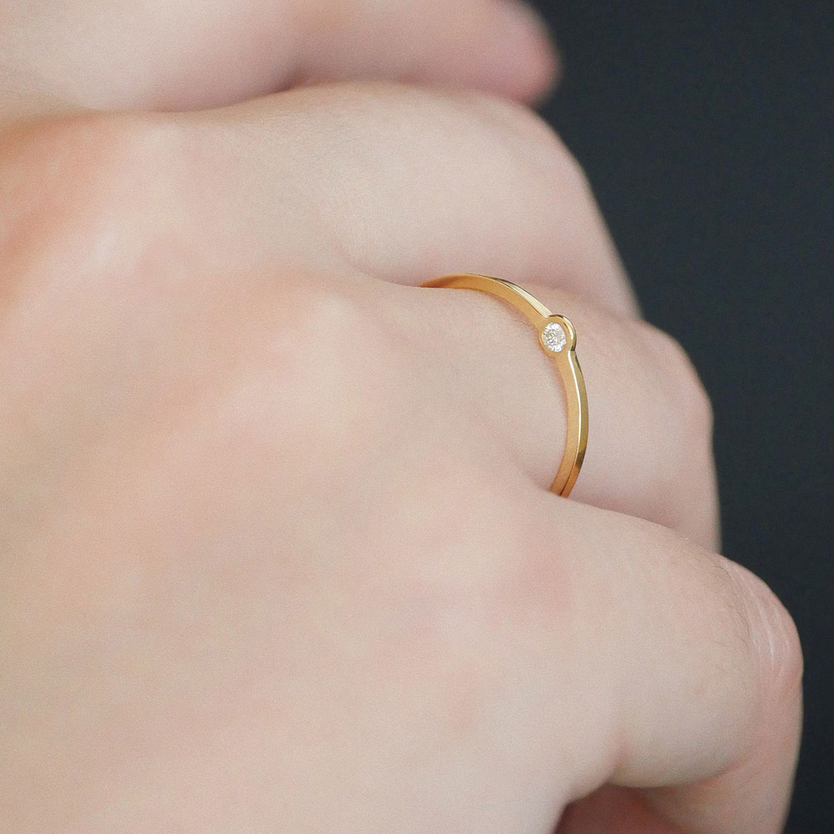 Anel Órbita Ouro 18k com Diamante | Design Minimalista Contemporâneo