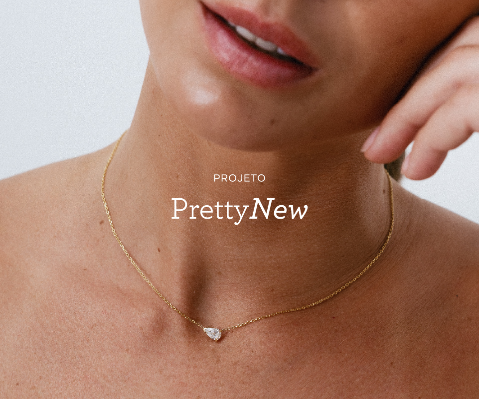 Modelo usando colar em ouro 18k com diamante no Projeto Pretty New da Joias Liê