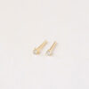 Par de brincos stud em ouro amarelo 18k com diamantes de 2 pontos.